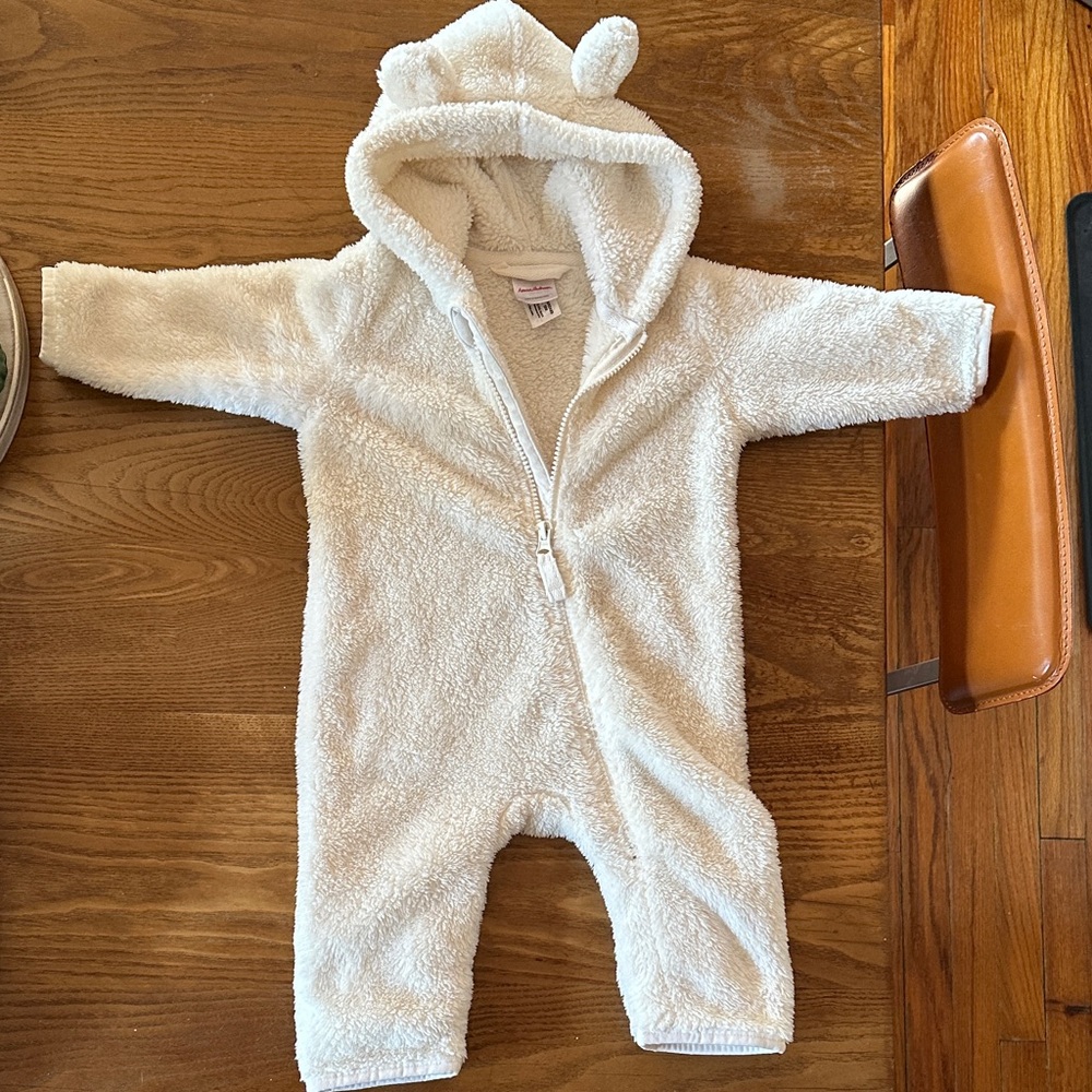 Hanna Andersson Fuzzy White Hooded Footie